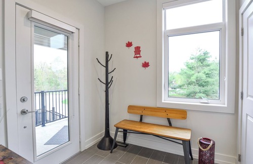 Gravenhurst House | Luxury End-Unit Townhome in Muskoka Bay Resort