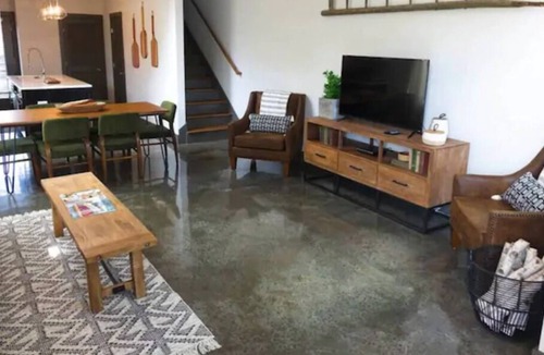 Chestnut Hill House | Luxury Escape at on 2nd Ave