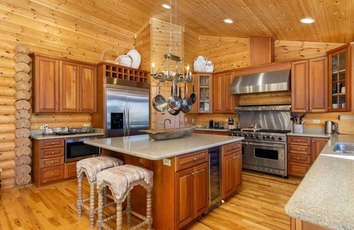 Old Fort House | Luxury Escape: Lodge in Gateway Mountain Preserve