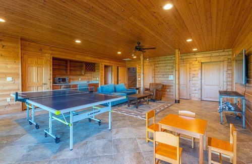 Old Fort House | Luxury Escape: Lodge in Gateway Mountain Preserve
