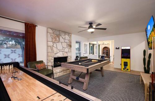North San Antonio - SAT House | Luxury Escape Pool Sportscourt Games & Theater