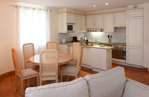 Martel House | Luxury estate for 8 guests. Heated pool & absolute calm.
