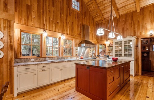 Hayward Cabin | Luxury Estate on Tiger Cat Flowage