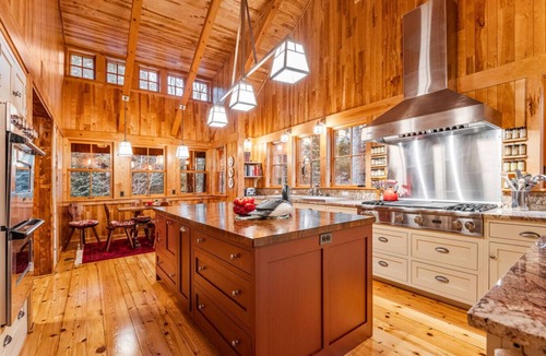 Hayward Cabin | Luxury Estate on Tiger Cat Flowage