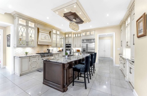Brampton House | Luxury Estate-Style Home ~Premium Comfort ~Games