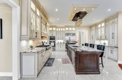 Brampton House | Luxury Estate-Style Home ~Premium Comfort ~Games