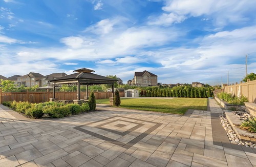 Brampton House | Luxury Estate-Style Home ~Premium Comfort ~Games