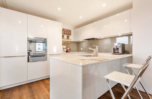 Affoltern am Albis Apartment | Luxury Family Home near Zurich and Zug - Sunset Balcony - Free Secure Parking