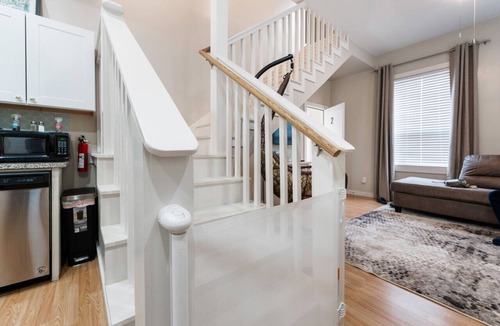 Fort Worth Cottage | Luxury Family Friendly Home 6 Queen Beds