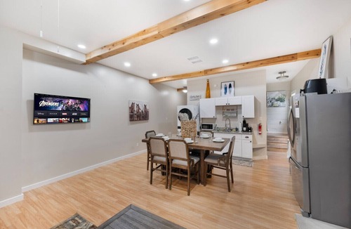 Fort Worth Cottage | Luxury Family Friendly Home 6 Queen Beds