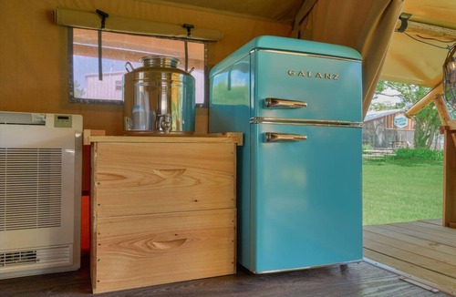Navasota RV Rental | Luxury Family Glamping at BeeWeaver Honey Farm