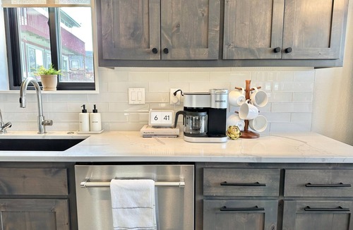 Roach House | Luxury Family Home-Private Dock-Boats Ok-Calm Cove-Firepit-Tikibar-Paddleboards