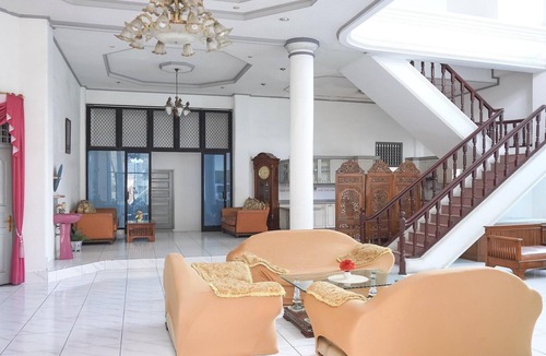 Padang House | Luxury Family Stay with Extra Space and Free WiFi