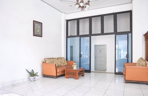 Padang House | Luxury Family Stay with Extra Space and Free WiFi