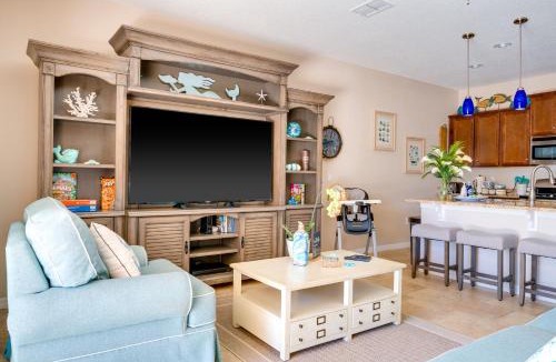 Loughman Villa | Luxury Family Villa 4 BR & Pool & BBQ at Solterra Resort