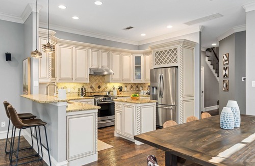 Vickery Place House | Luxury FIFA World Cup Retreat | Game Room | Fire Pit | Gym | Dallas
