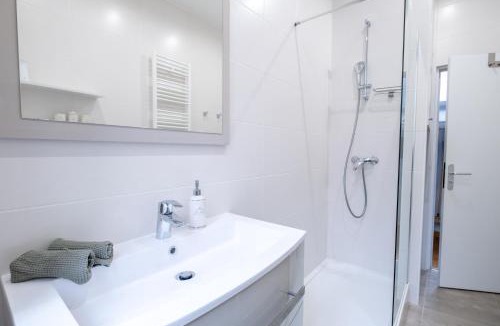 Faubourg-du-Roule Apartment | Luxury Flat Champs Elysées 4 Guests