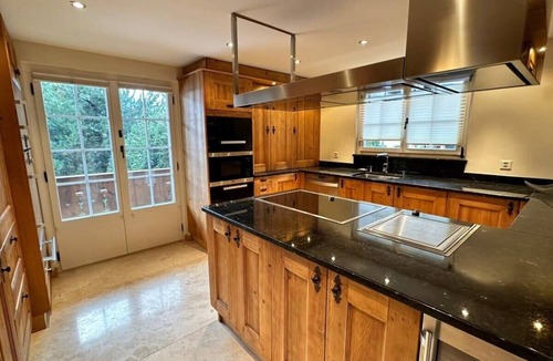 Zweisimmen Nr Gstaad Apartment | Luxury Flat Close to Park Hotel in Gstaad