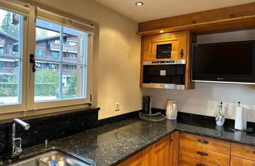 Zweisimmen Nr Gstaad Apartment | Luxury Flat Close to Park Hotel in Gstaad
