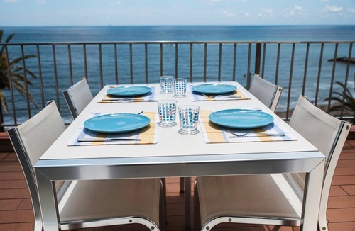 Sitges Town Center Apartment | Luxury flat on the top floor with 50 m² terrace on the waterfront