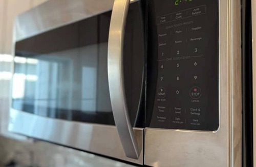 Fairmount Apartment | Luxury Flat with balcony in unit washer dryer