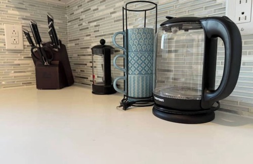 Fairmount Apartment | Luxury Flat with balcony in unit washer dryer