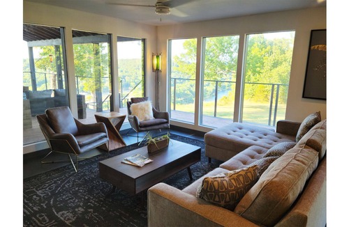 Flippin House | Luxury for life's big moments or just a memorable weekend!