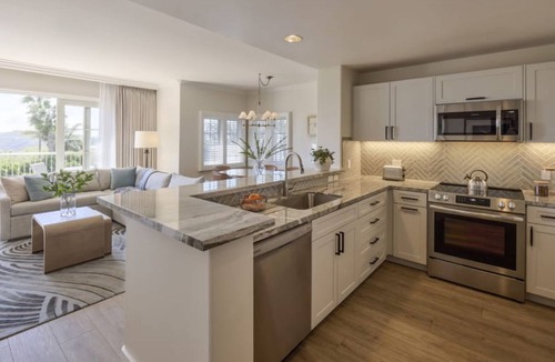 Aviara Apartment | Luxury Four Seasons 2BR Villa – Sleeps 6–8 – Near Legoland