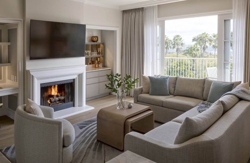 Aviara Apartment | Luxury Four Seasons 2BR Villa – Sleeps 6–8 – Near Legoland