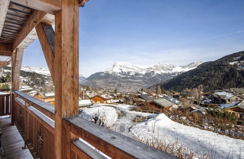 Saint-Nicolas-de-Veroce Ski Chalet | Luxury Chalet: 13 Guests, Jacuzzi, Pets Allowed
