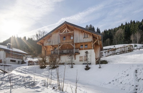 Saint-Nicolas-de-Veroce Ski Chalet | Luxury Chalet: 13 Guests, Jacuzzi, Pets Allowed