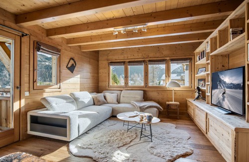 Saint-Nicolas-de-Veroce Ski Chalet | Luxury Chalet: 13 Guests, Jacuzzi, Pets Allowed