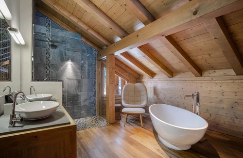 Saint-Nicolas-de-Veroce Ski Chalet | Luxury Chalet: 13 Guests, Jacuzzi, Pets Allowed