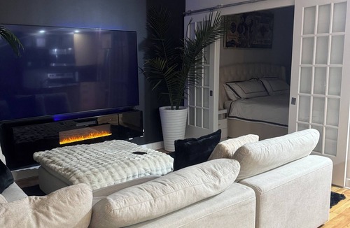 Toronto Entertainment District Condo | Luxury fully furnished condo in entertainment district
