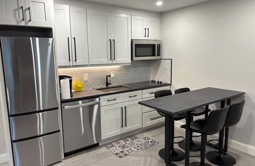 Wellesley House | Luxury Furnished Home, Spa Bath + Steam Shower Wellesley