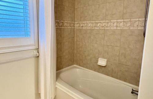 Hamilton Apartment | Luxury Furnished Private 2nd Floor Apartment