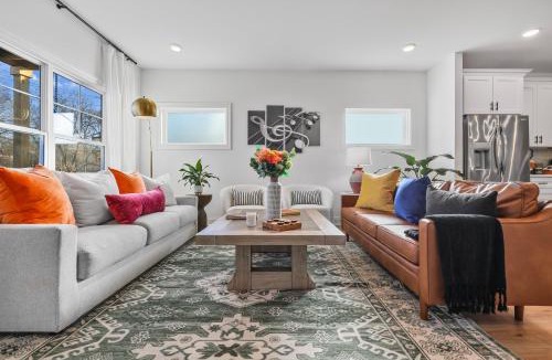 South Nashville Villa | Luxury Game House 5 min to Broadway