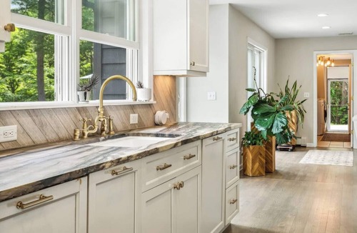 Garrison House | Luxury Garrison Retreat | Chef's Kitchen & Hot Tub