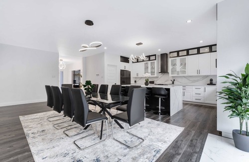 Downtown Gatineau House | Luxury Gatineau Home 11km to DT Ottawa: Hot Tub, BBQ & Fire Pit