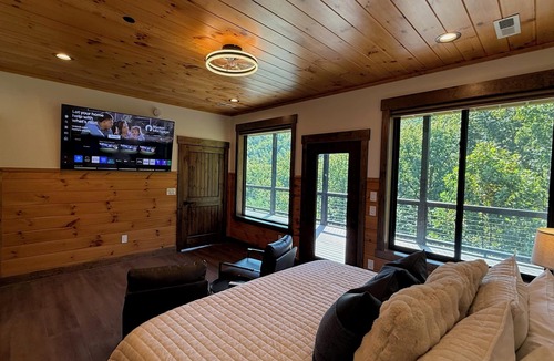 Chalet Village North House | Luxury Gatlinburg Lodge - Sleeps 20 8 BR Views Gym Elevator Hot Tub Game room