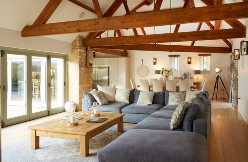 Shipton under Wychwood House | Luxury Grade II listed Cotswold barn conversion ~ sleeps 12