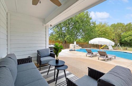Red Oak House | Luxury Gem in the Forest-Pool&Jacuzzi&Cinema&Games