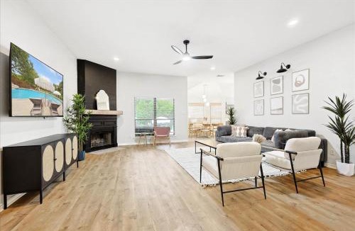 Red Oak House | Luxury Gem in the Forest-Pool&HotTub&Cinema&Games
