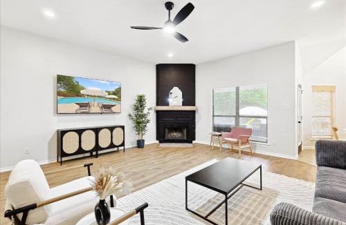 Red Oak House | Luxury Gem in the Forest-Pool&HotTub&Cinema&Games
