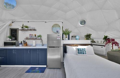 Coldspring House | Luxury Geo Dome with Hot Tub Perfect for a Glamping Getaway near Houston, Texas