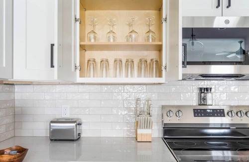 Lynchburg Apartment | Luxury Getaway | 5 MIN to Liberty University | 4BR