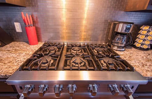 Waukee House | LUXURY GETAWAY! ARCADE, POOL TBL, PING PONG, HOT TUB, DECK! ACCESS TO POOLS!
