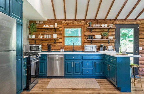 Richmondville House | Luxury Getaway Cabin Hot Tub + Sauna and More!