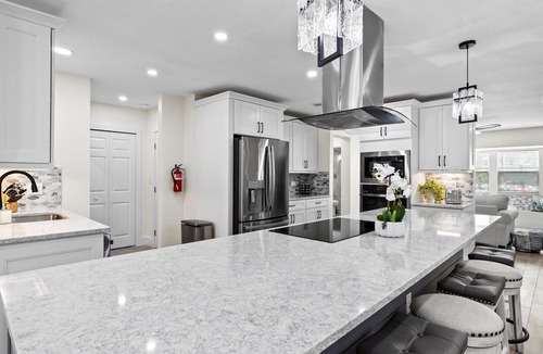 Palma Sola House | Luxury Getaway | Saltwater Pool, Fire Pit & Games!