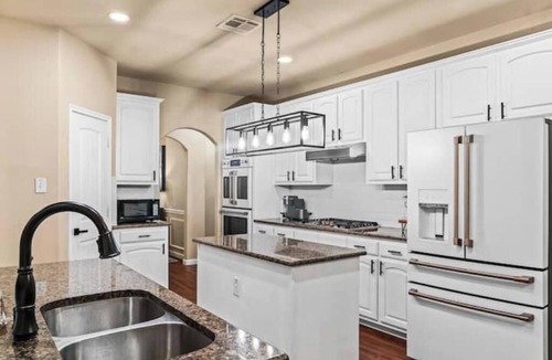 Parker House | Luxury Getaway with Private Pool in Allen TX! Outdoor Grill, Indoor Games & WiFi